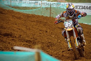 开云体育官网-世界排名争夺战之夜，法比尼奥完成里程碑，当数字成为信仰，足球还剩多少温度？