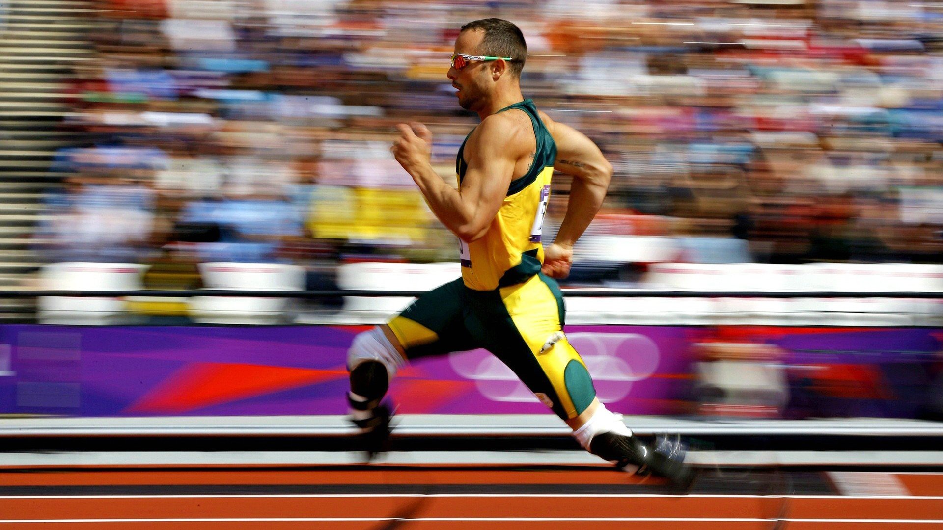 梅西完成里程碑，英格兰绝杀利物浦，足球世界里的永恒与刹那